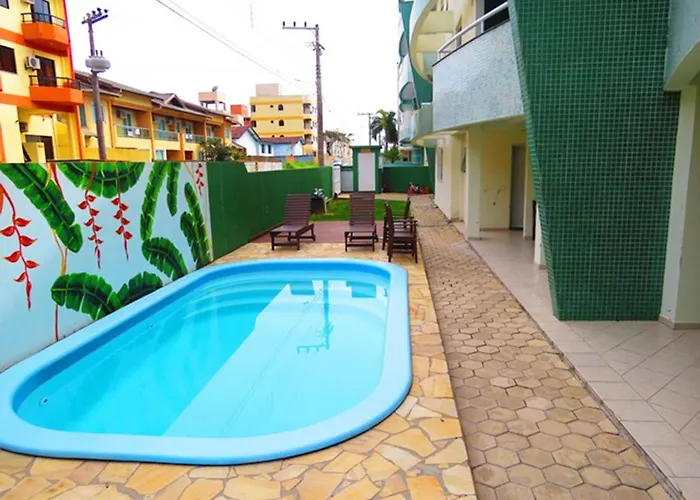 Apartamento Encantador, com piscina no Condomínio Bombinhas